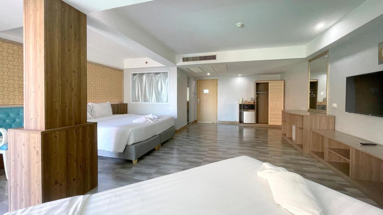 Dragon Beach Resort , Jomtien Beach Pattaya Exterior photo